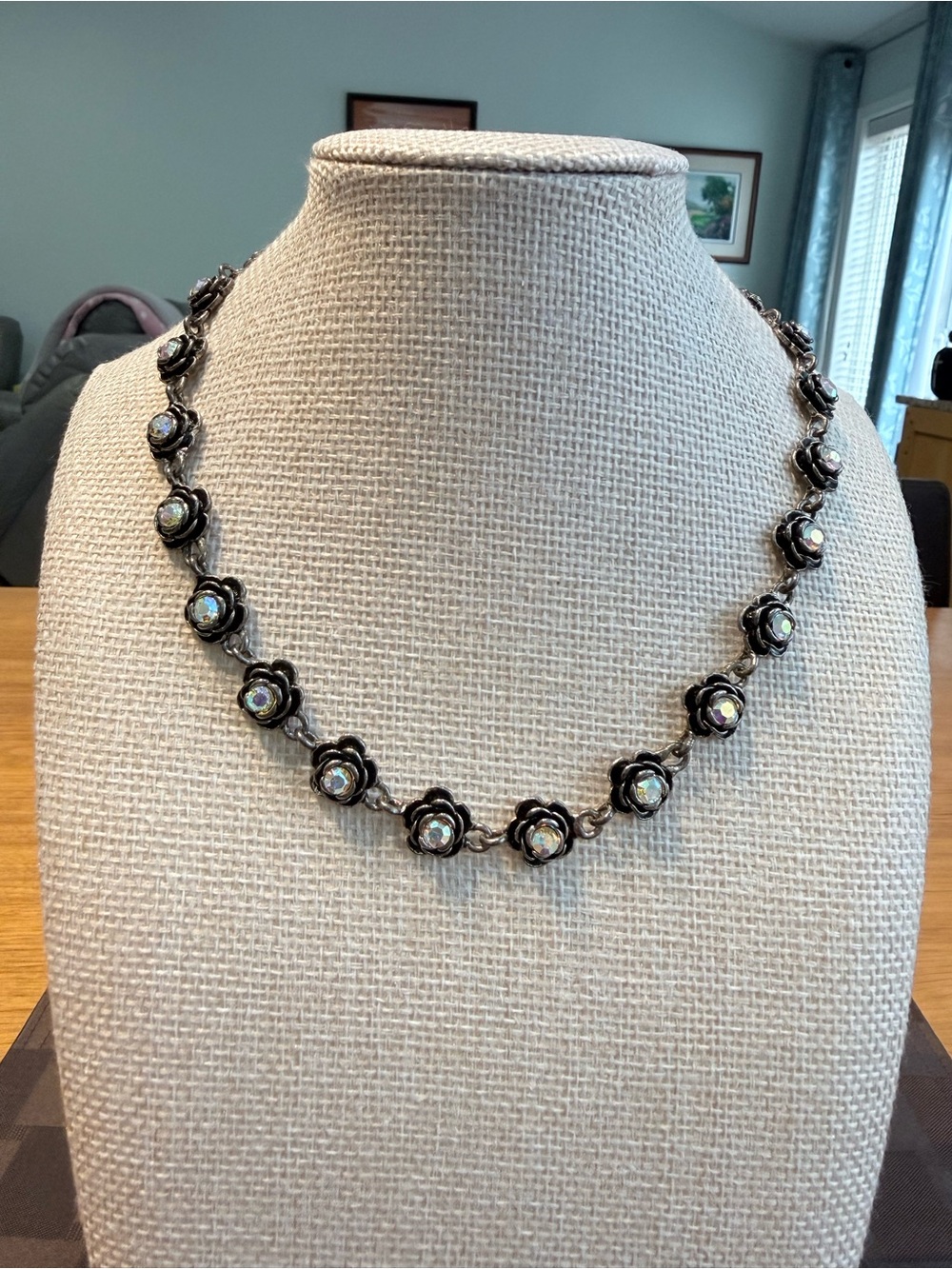 Vintage Premier Designs Primrose
Silver Tone Black Rose Aurora Borealis
Necklace